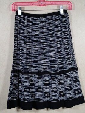 Black and white pleated elastic waist skirt 40 US 4